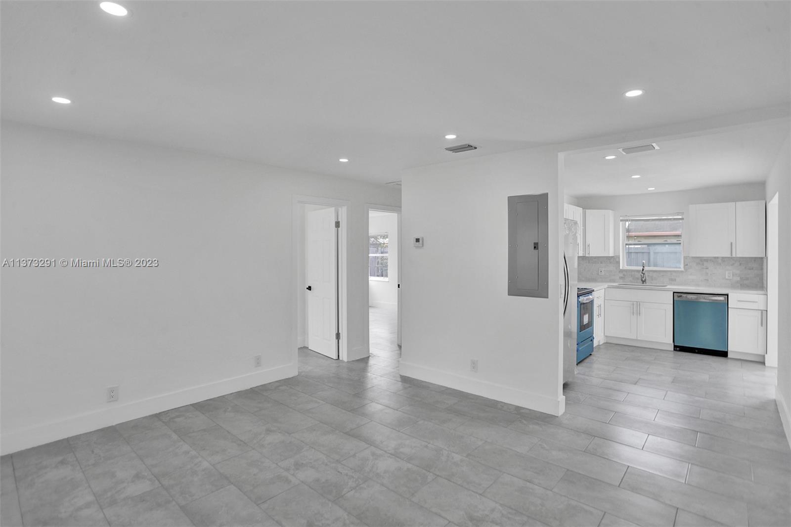 NORTH ANDREWS TERRACE FIR - Residential