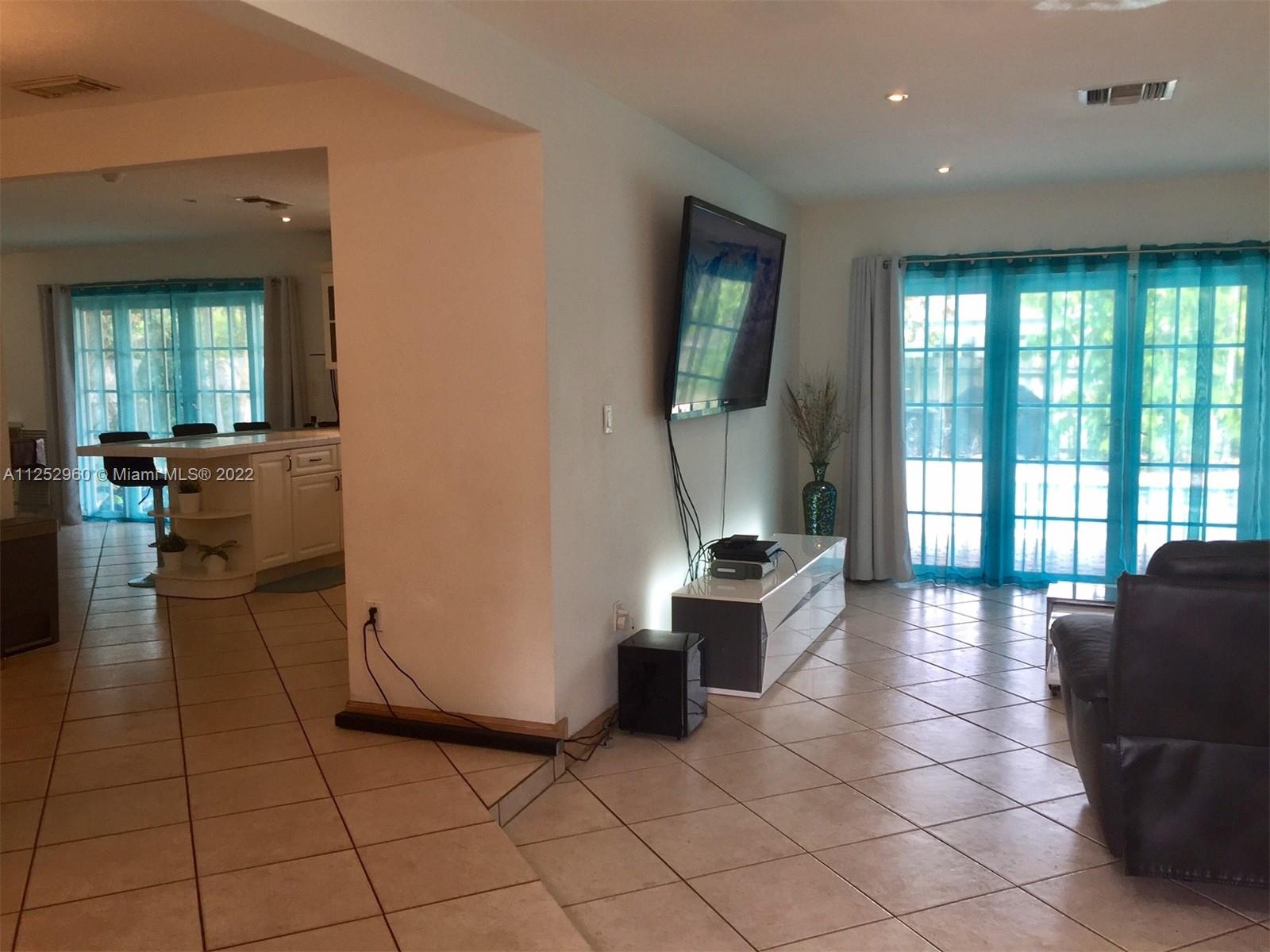 KENDALE LAKES SEC TWO - Residential Lease