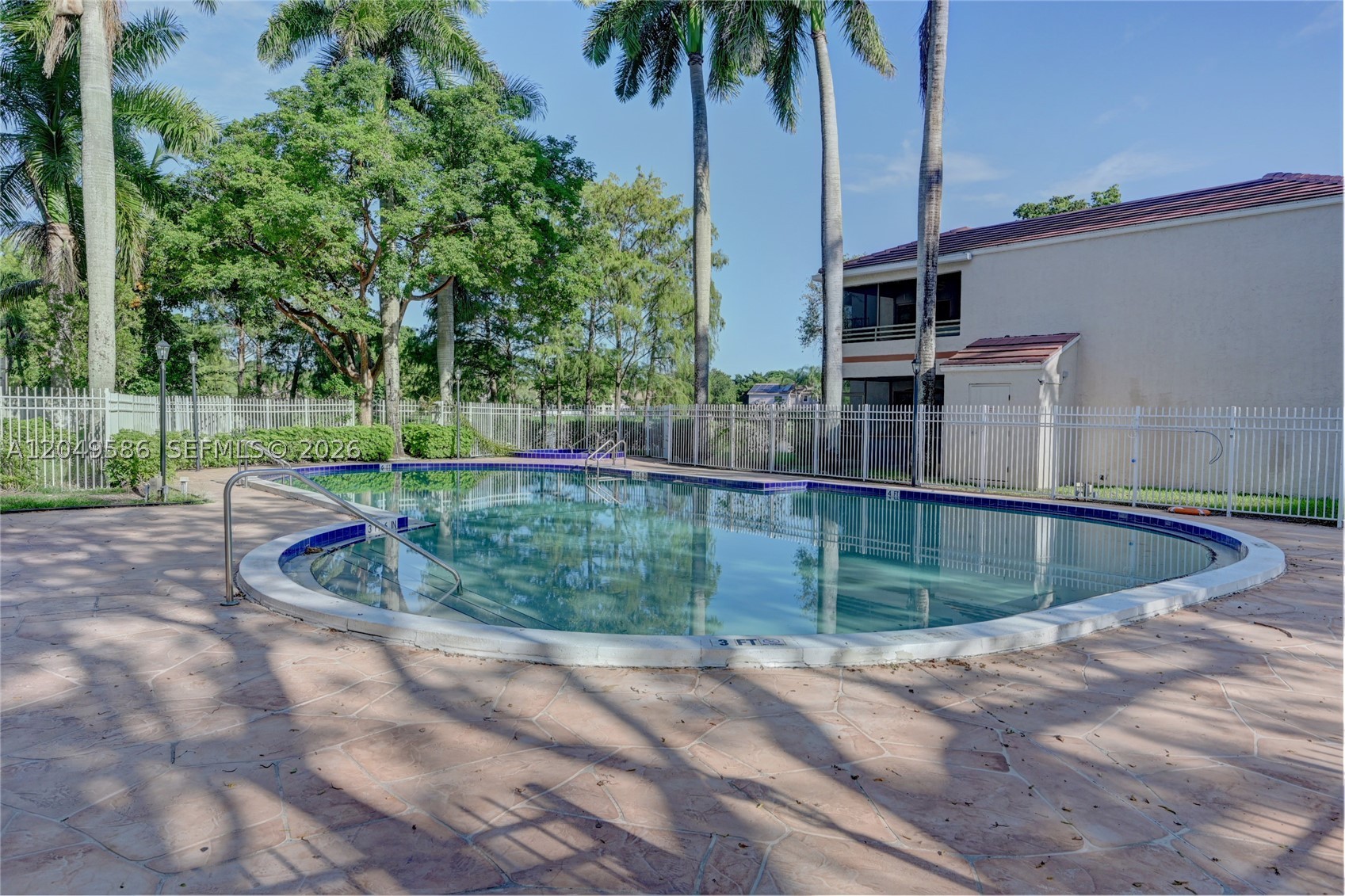 QUATRAINE AT JACARANDA GA - Residential