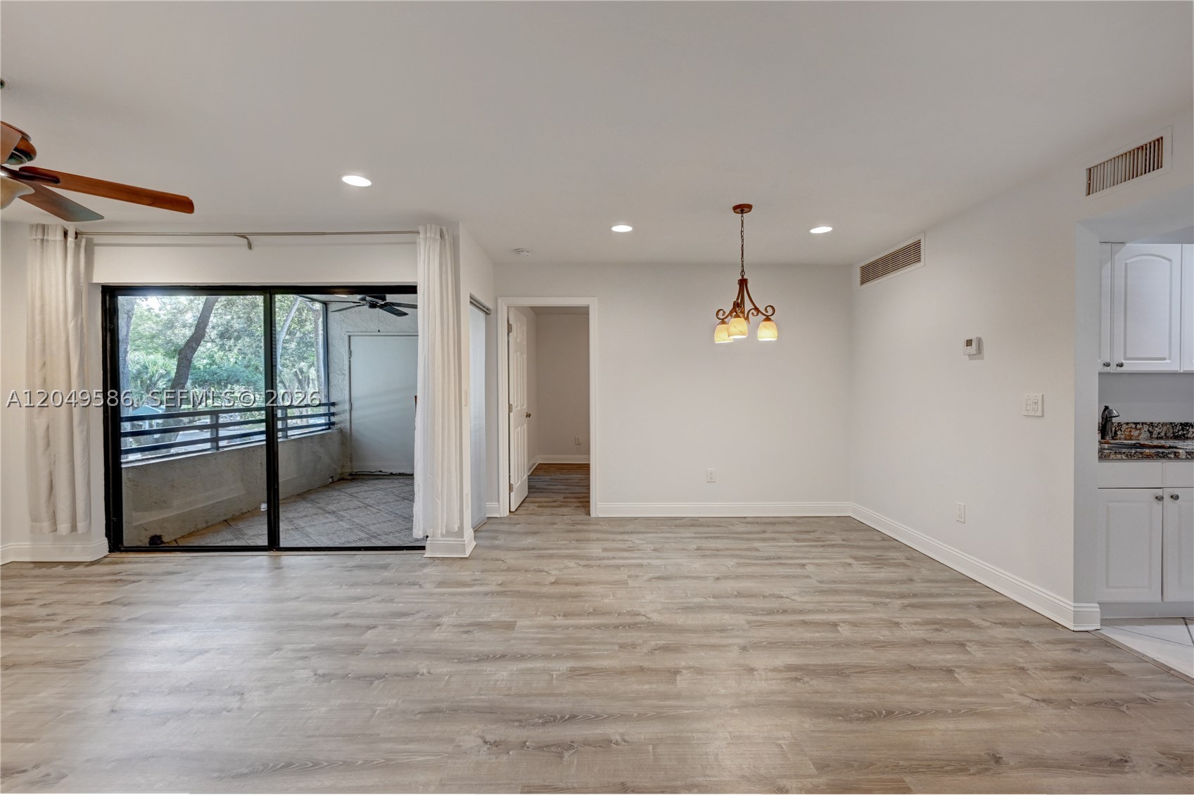 QUATRAINE AT JACARANDA GA - Residential