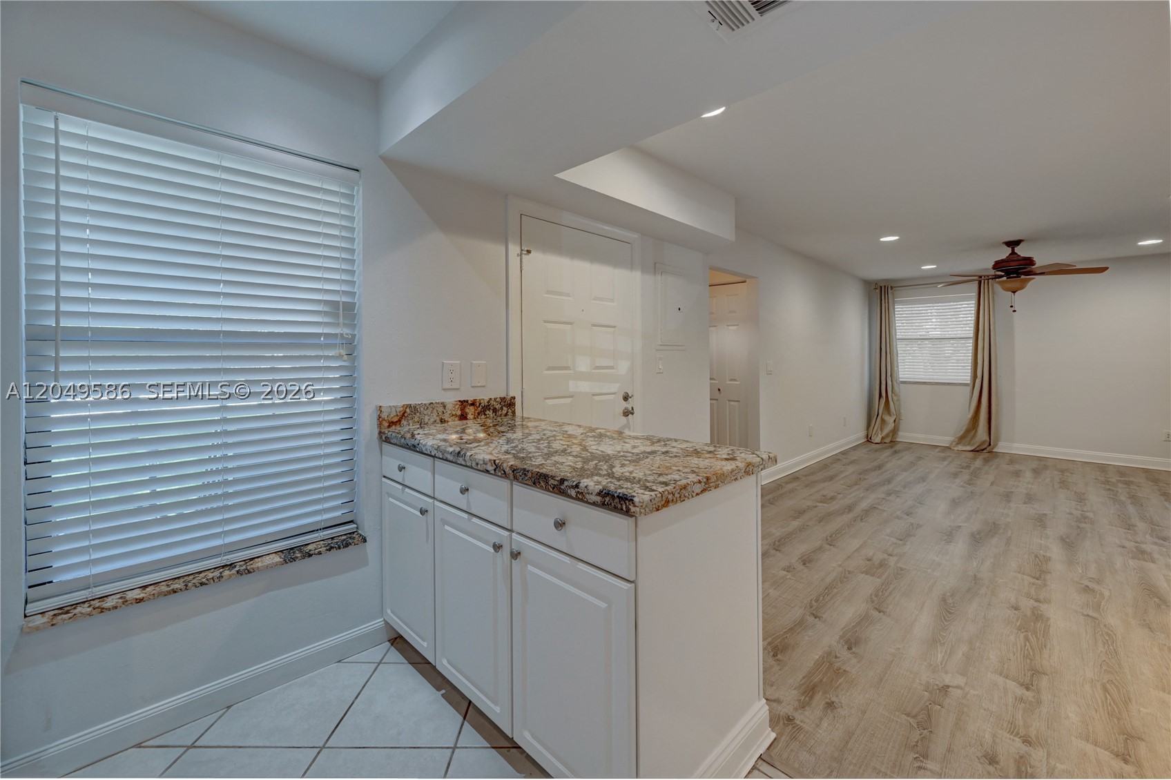 QUATRAINE AT JACARANDA GA - Residential
