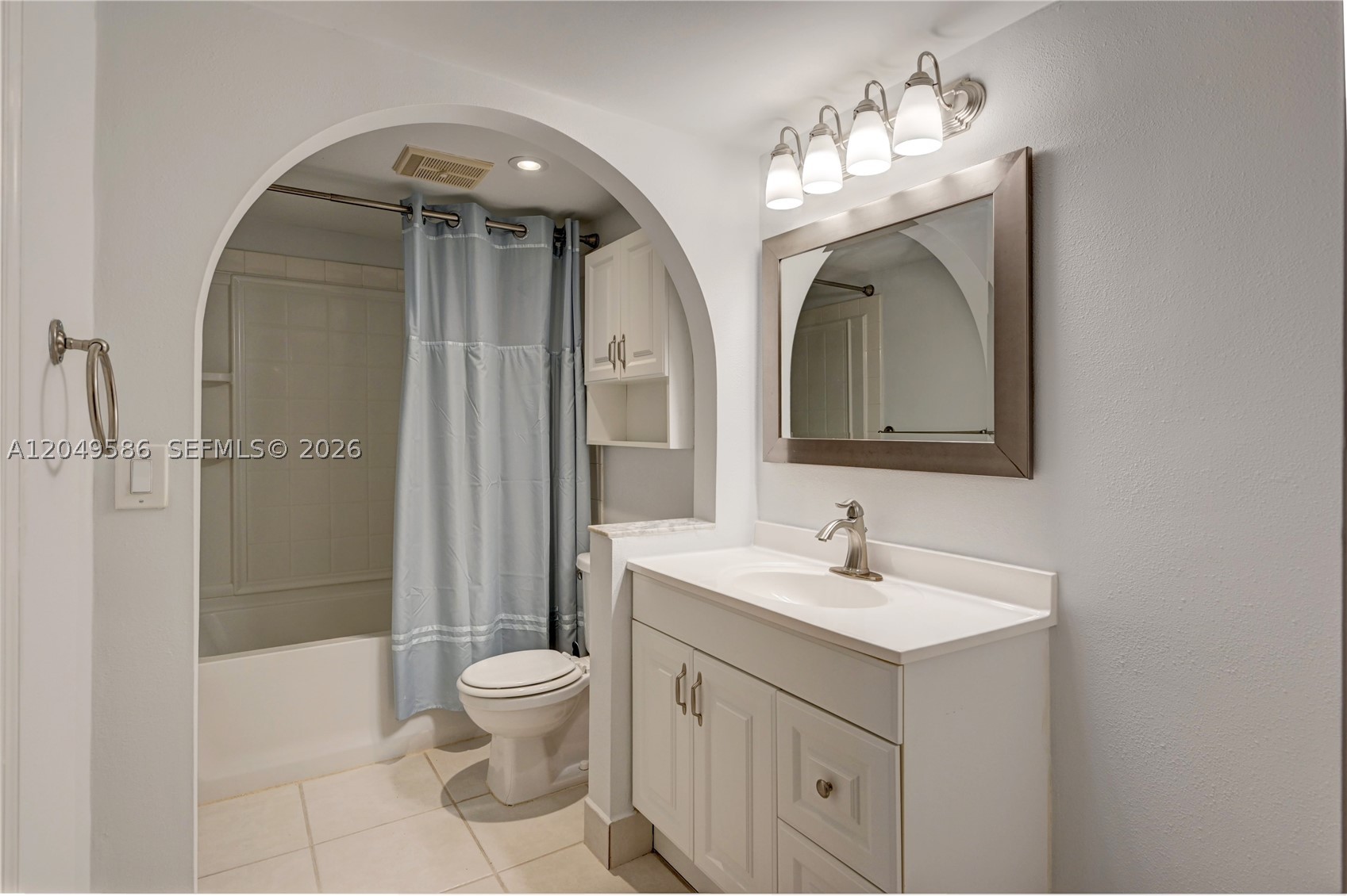 QUATRAINE AT JACARANDA GA - Residential