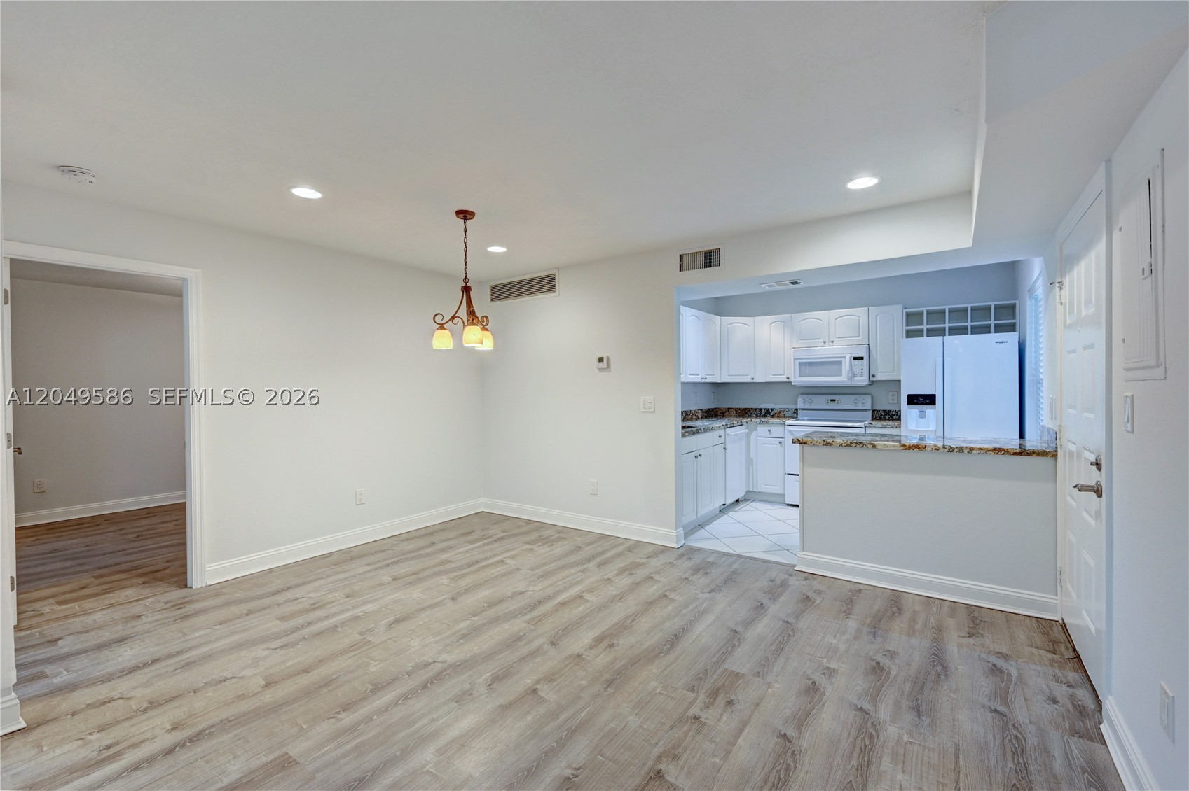 QUATRAINE AT JACARANDA GA - Residential
