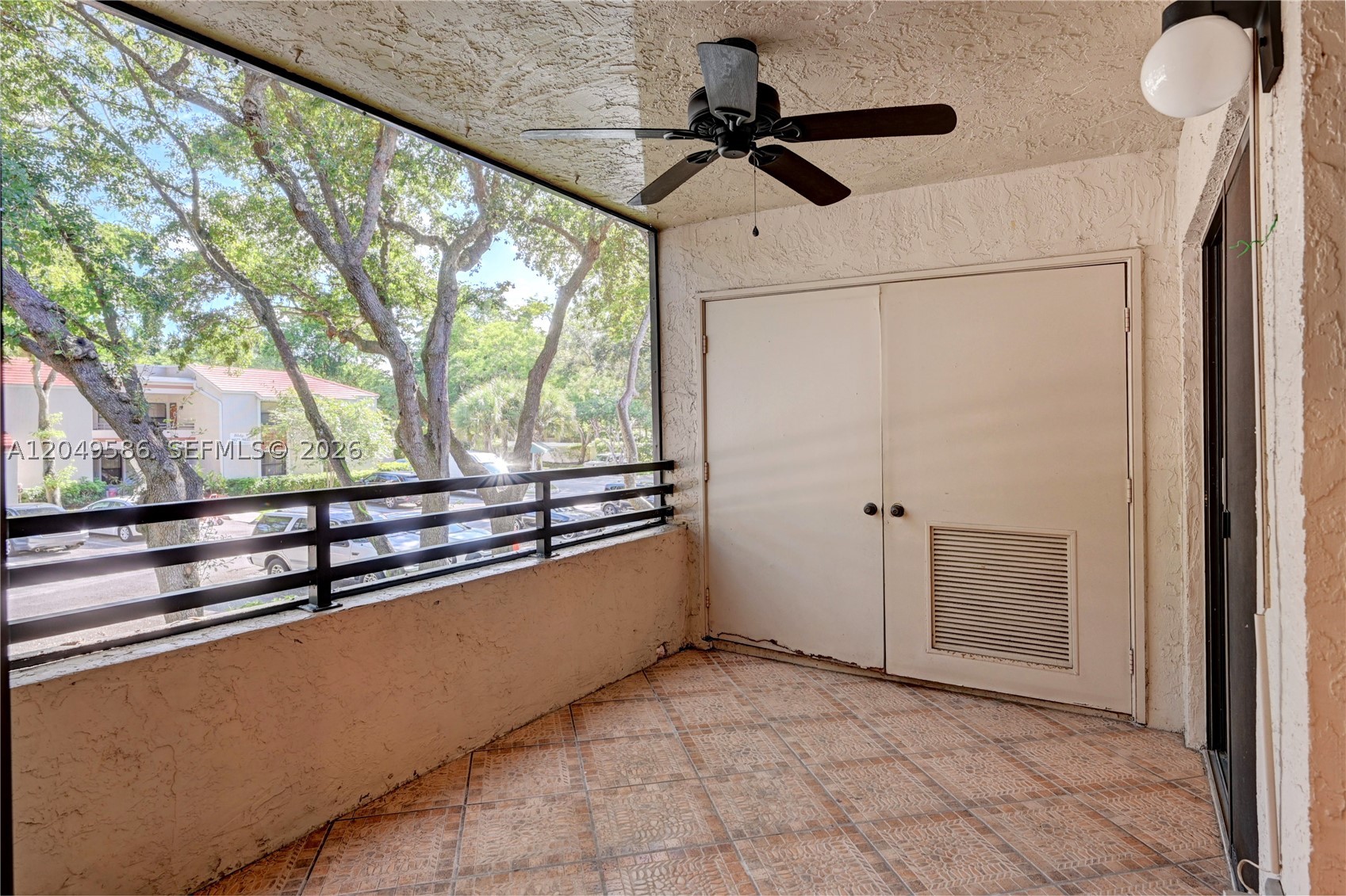 QUATRAINE AT JACARANDA GA - Residential