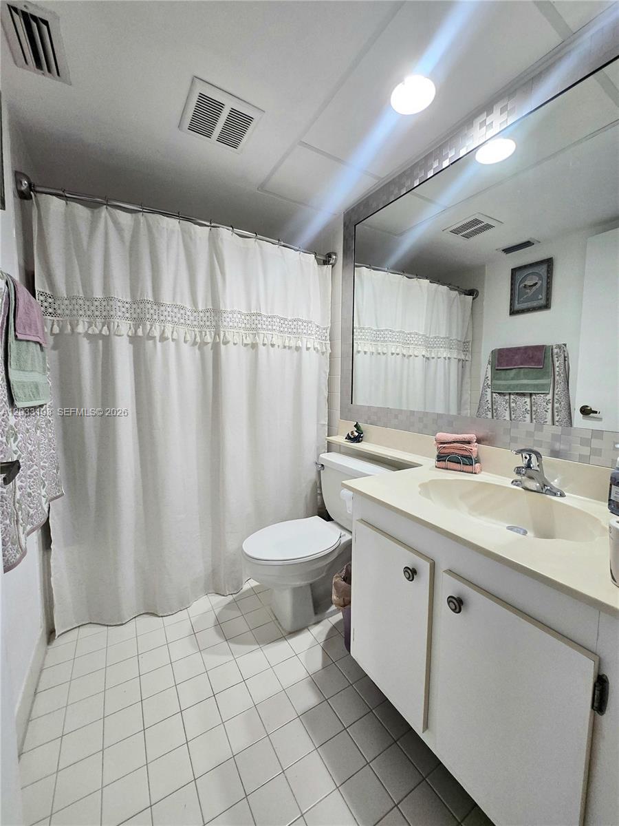KEYS GATE CONDO NO SIX - Residential