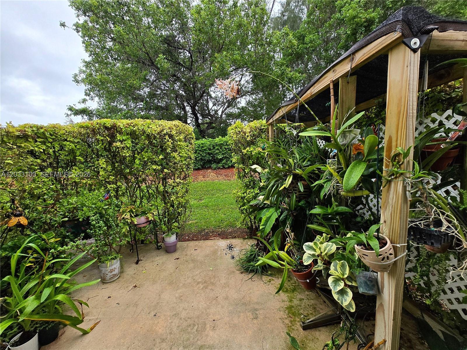 KEYS GATE CONDO NO SIX - Residential