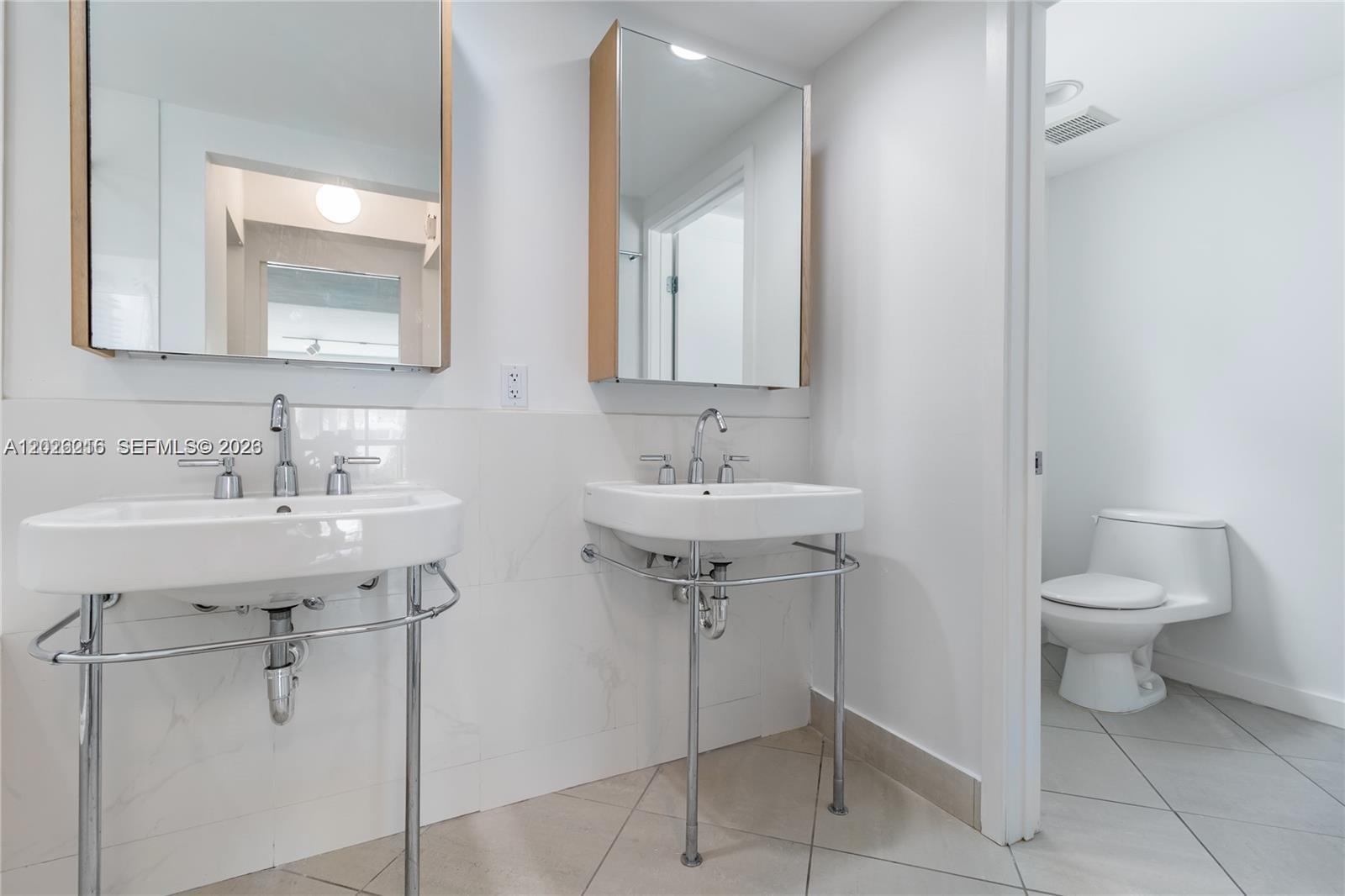 ABSOLUT CONDO - Residential Lease
