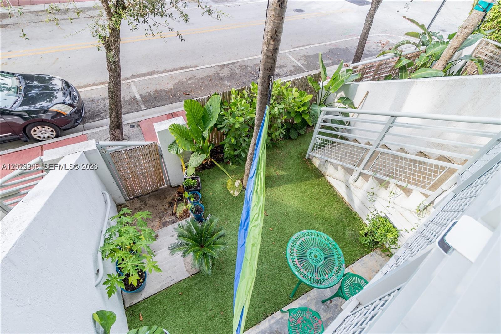 ABSOLUT CONDO - Residential Lease