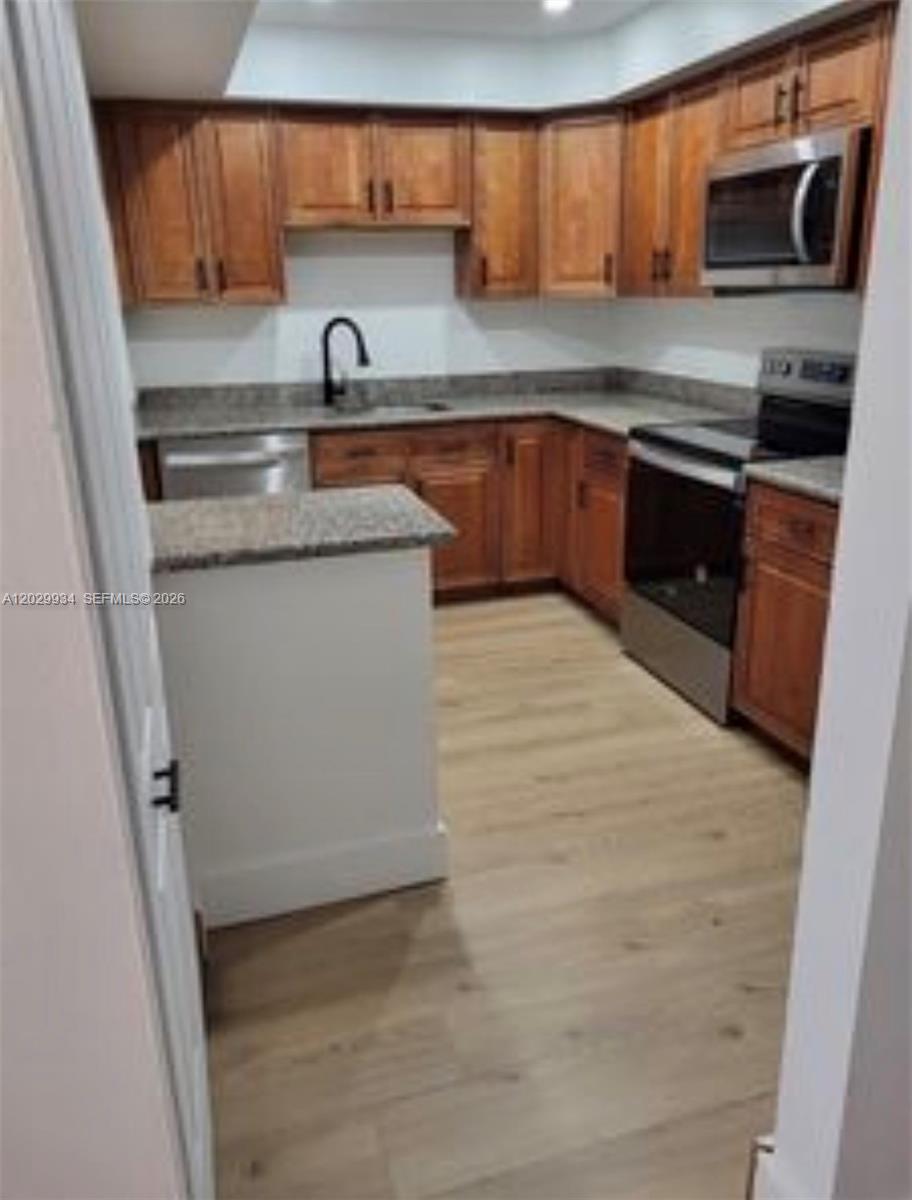 VISTA GARDENS I CONDO - Residential Lease
