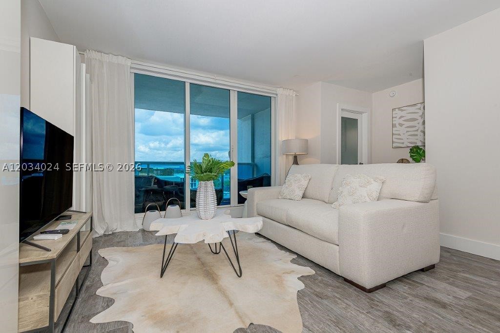 RONEY PALACE CONDO - Residential Lease