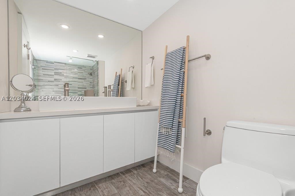 RONEY PALACE CONDO - Residential Lease