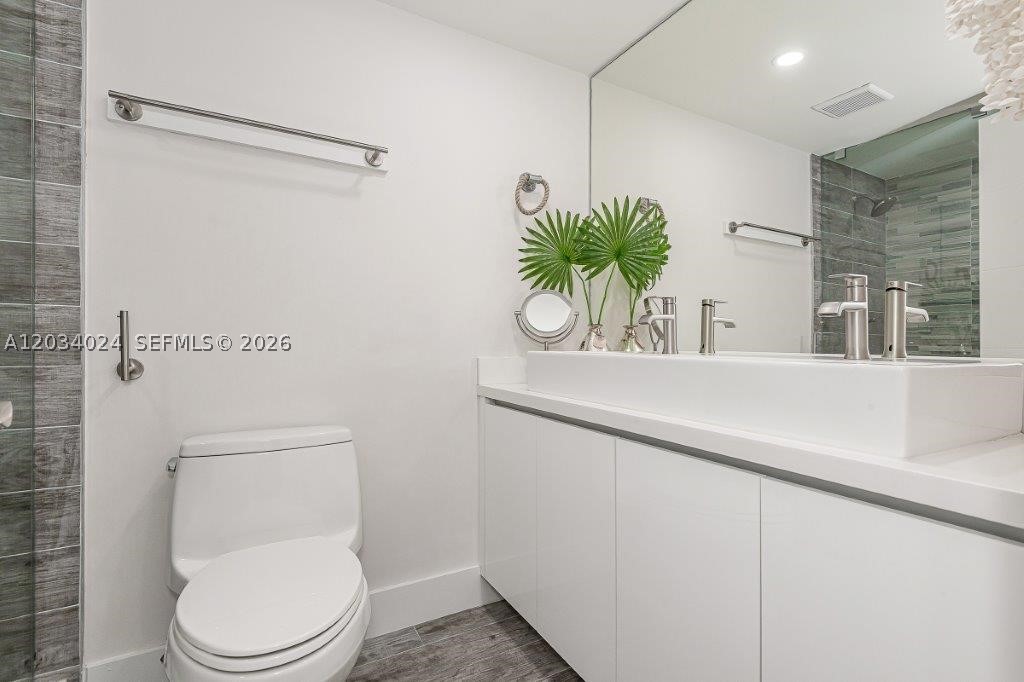 RONEY PALACE CONDO - Residential Lease