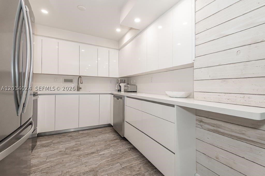 RONEY PALACE CONDO - Residential Lease