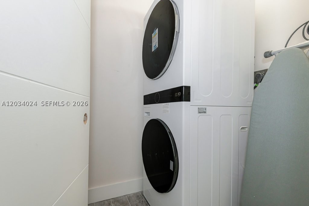 RONEY PALACE CONDO - Residential Lease