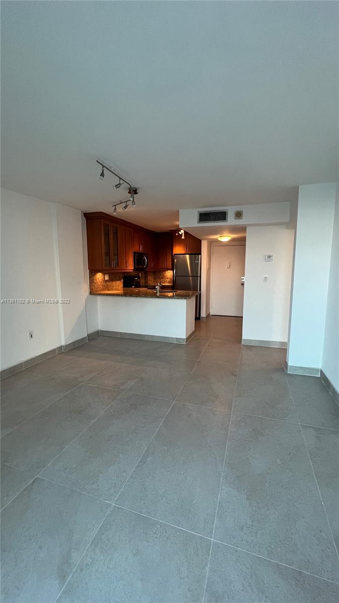 Apartment for Rent in South Beach. Whether looking for a home or the perfect SoBe pied-a-terre, this is a catch! This modern building features so many amenities that you will feel you are on vacation all the time. From sun to fun to groceries, you can accomplish ANYTHING on foot at this prime location. It's truly a walker's paradise! For the commuter we have ONE ASSIGNED PARKING included. Residents at this boutique building are privileged to amenities like a 5000 SqFt gym, bay-front pool, jacuzzi, onsite jet-ski/kayak rental & killer sunsets. PETS WELCOME!
