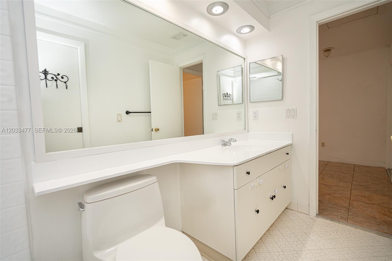 LAKES OF MEADOW VILG HOMES - Residential