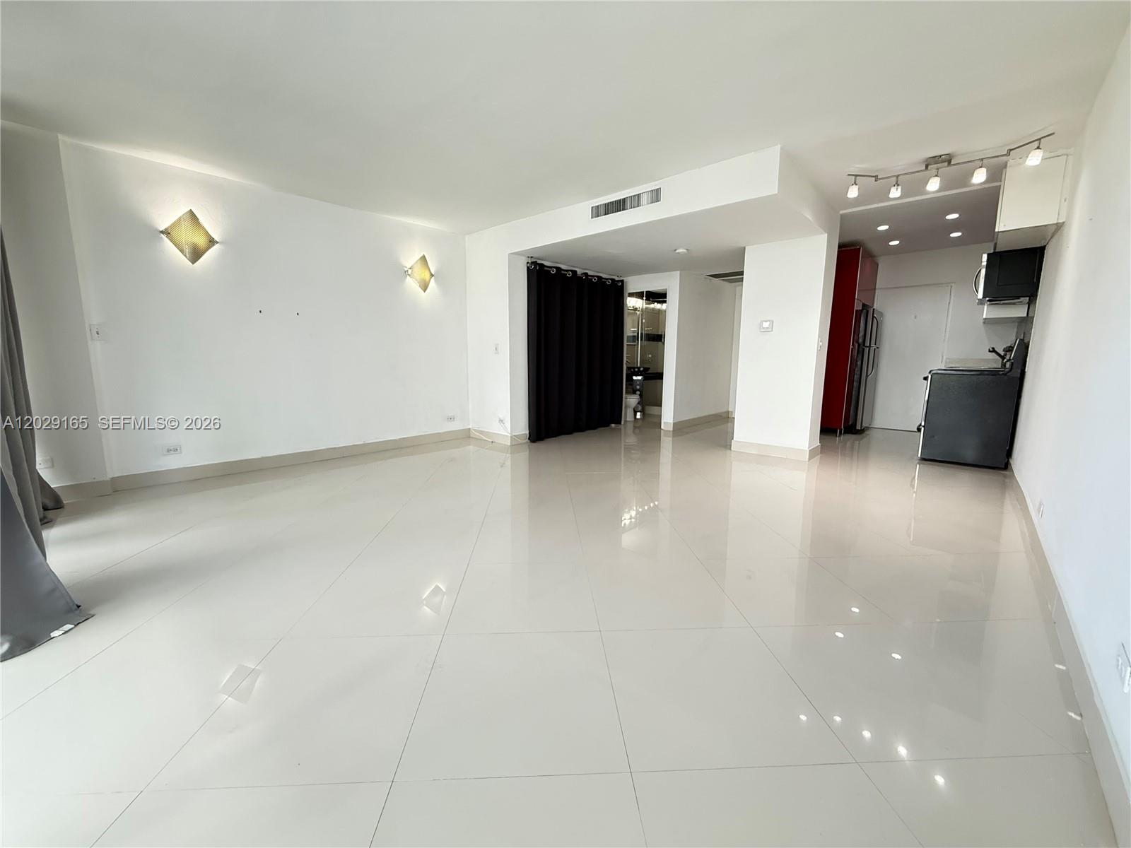 BRICKELL BAY TOWER CONDO - Residential Lease