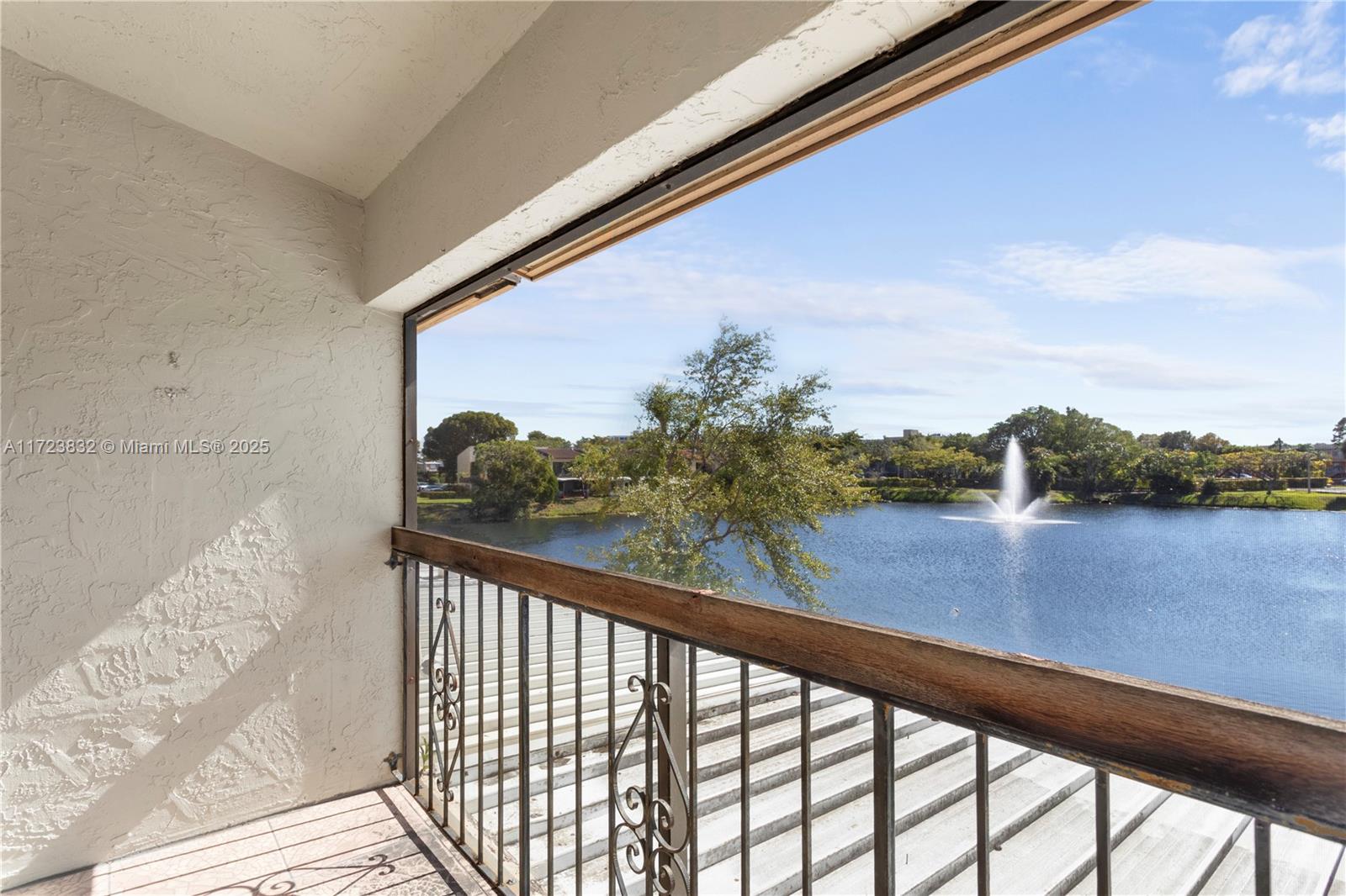 CATALONIA LAKE VILLAS - Residential