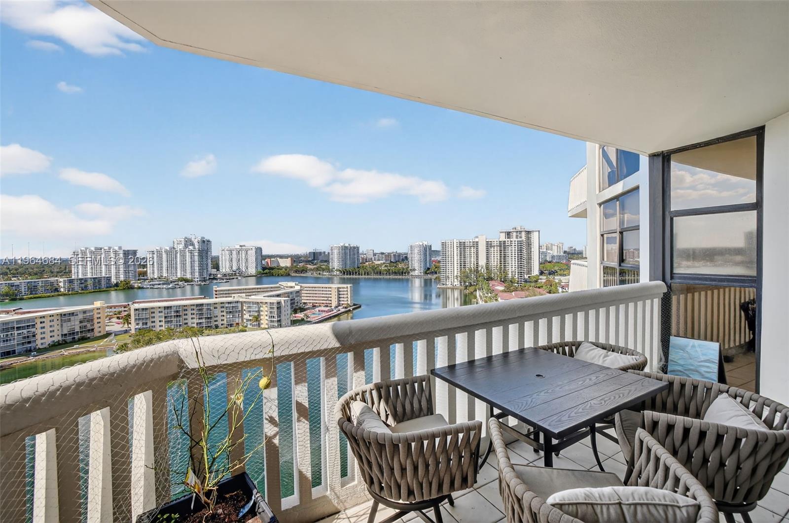 1000 ISL BLVD WILLIAMS IS - Residential