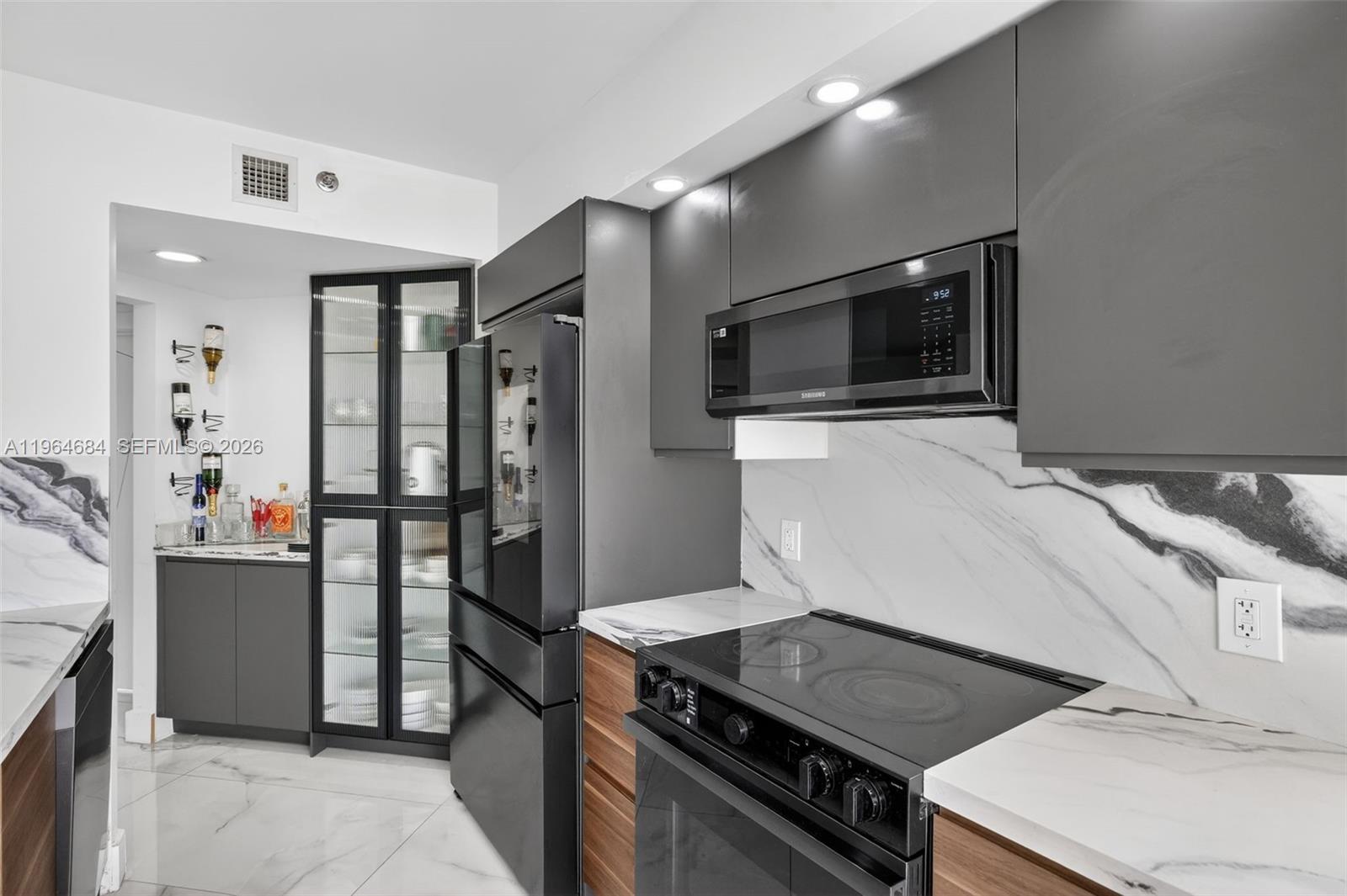 1000 ISL BLVD WILLIAMS IS - Residential