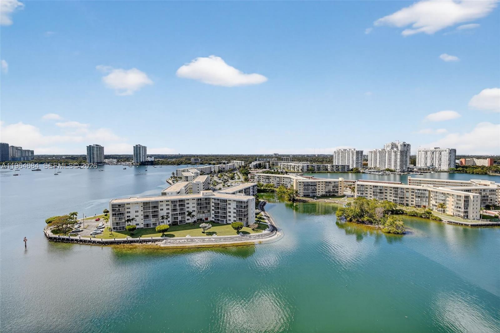 1000 ISL BLVD WILLIAMS IS - Residential