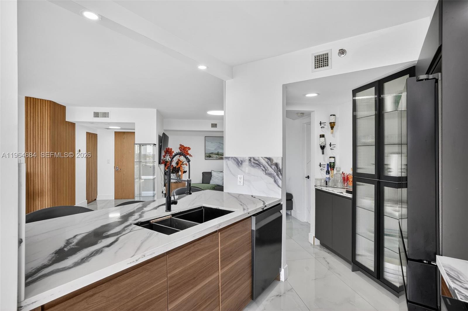 1000 ISL BLVD WILLIAMS IS - Residential
