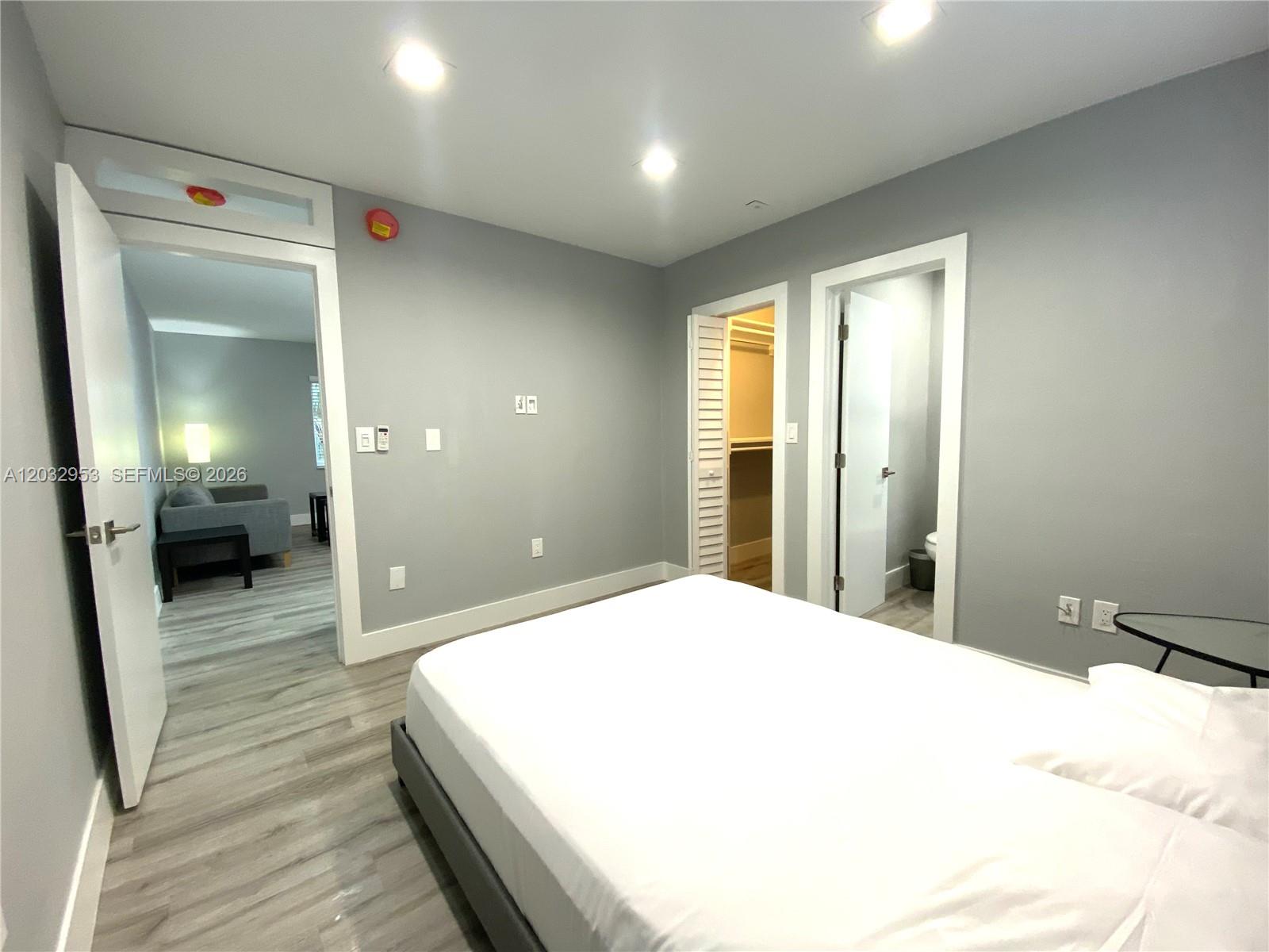 THE OAKS AT SOUTH MIAMI C - Residential Lease