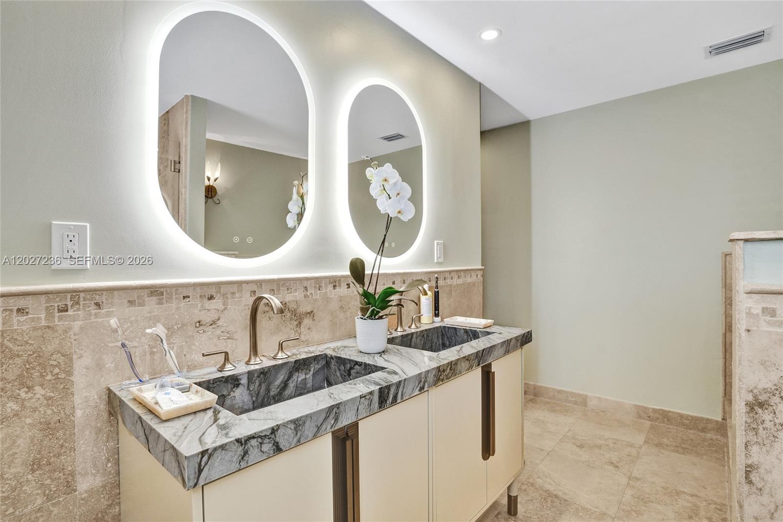 CORAL GABLES COUNTRY CLUB - Residential Lease