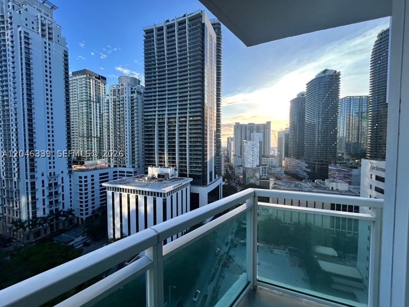 THE PLAZA 901 BRICKELL CO - Residential Lease