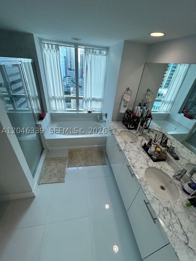 THE PLAZA 901 BRICKELL CO - Residential Lease