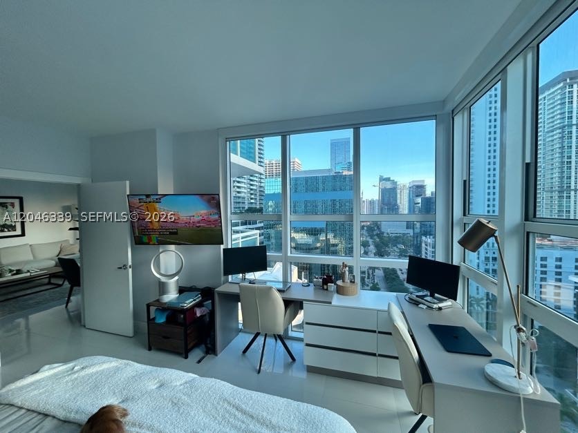 THE PLAZA 901 BRICKELL CO - Residential Lease