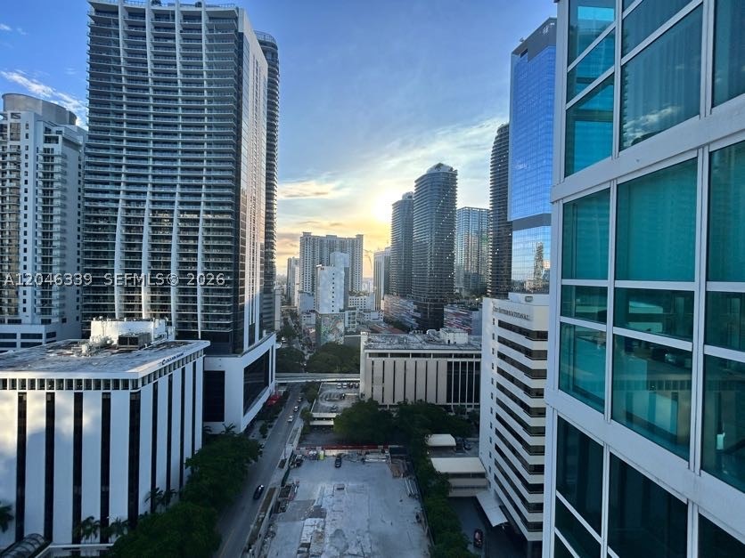 THE PLAZA 901 BRICKELL CO - Residential Lease