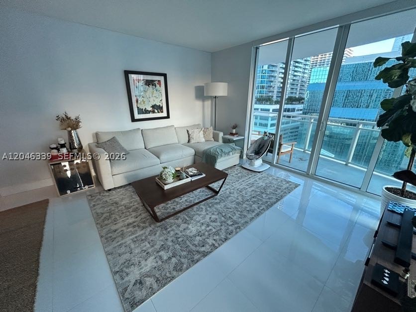THE PLAZA 901 BRICKELL CO - Residential Lease