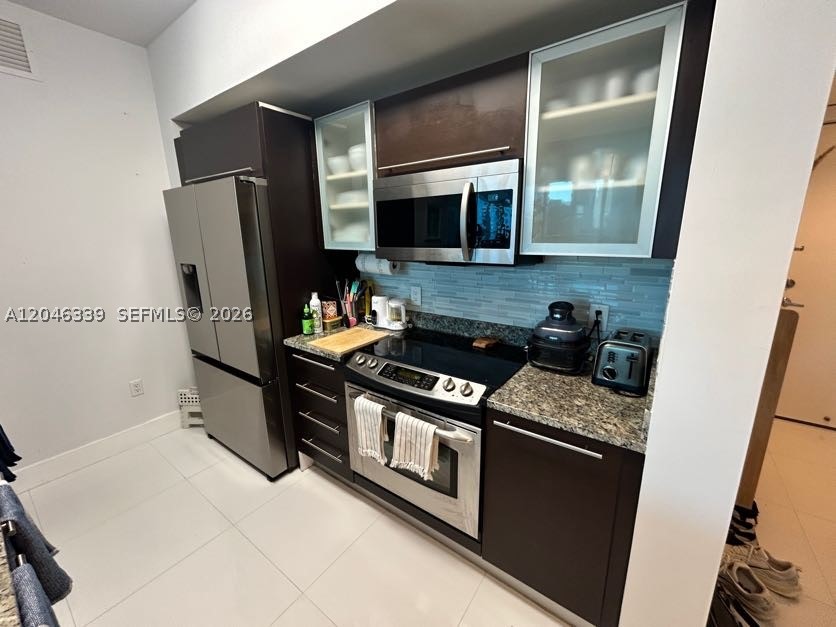 THE PLAZA 901 BRICKELL CO - Residential Lease