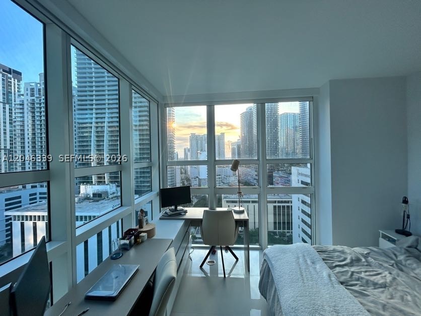 THE PLAZA 901 BRICKELL CO - Residential Lease