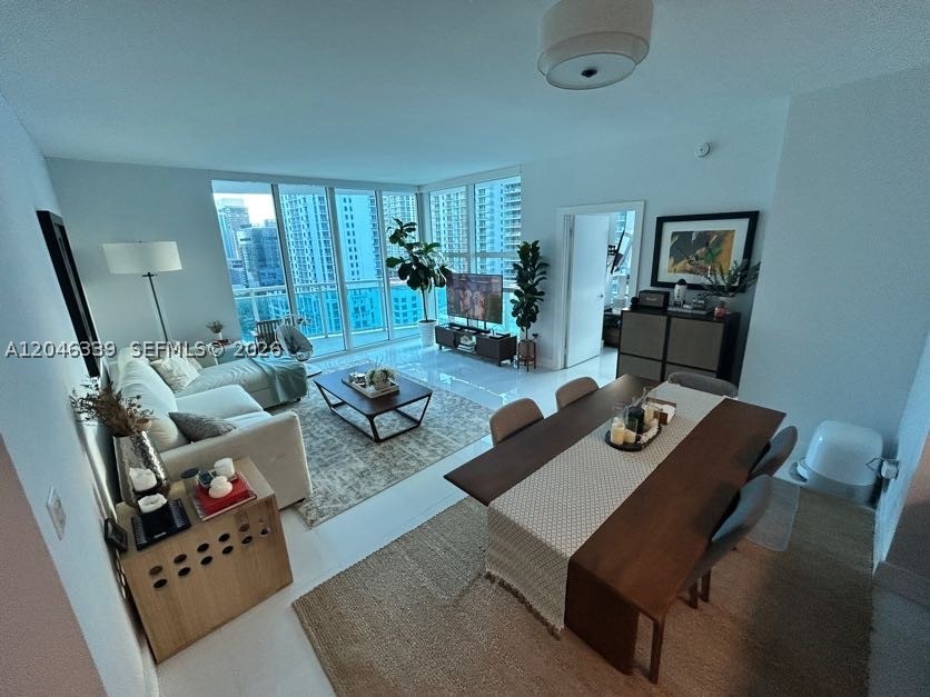 THE PLAZA 901 BRICKELL CO - Residential Lease