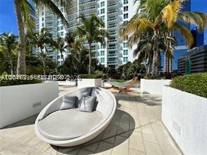 THE PLAZA 901 BRICKELL CO - Residential Lease