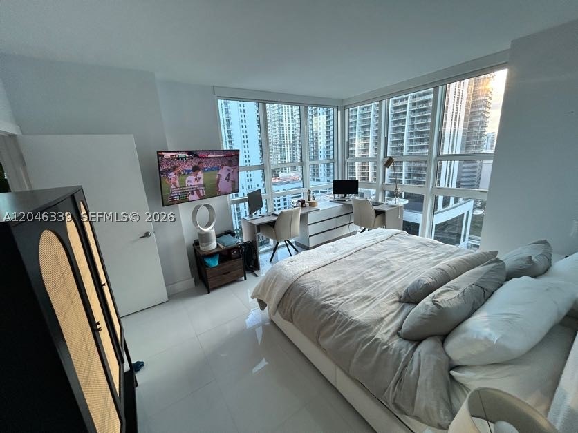THE PLAZA 901 BRICKELL CO - Residential Lease
