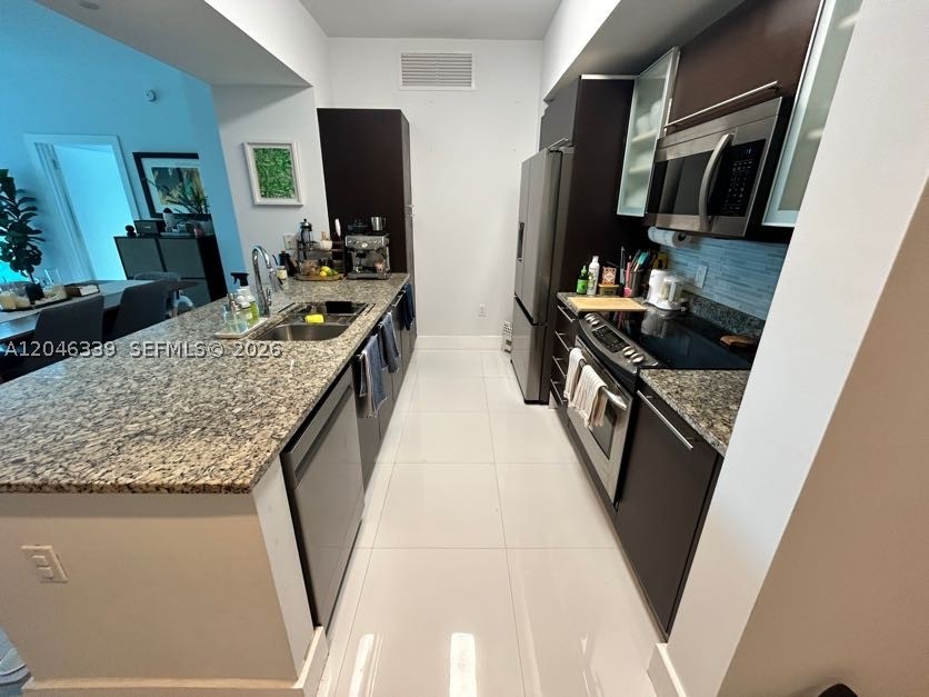 THE PLAZA 901 BRICKELL CO - Residential Lease