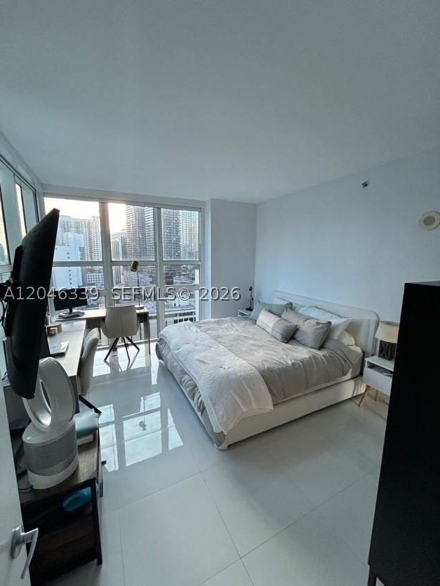 THE PLAZA 901 BRICKELL CO - Residential Lease