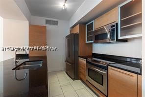 THE PLAZA 901 BRICKELL CO - Residential Lease