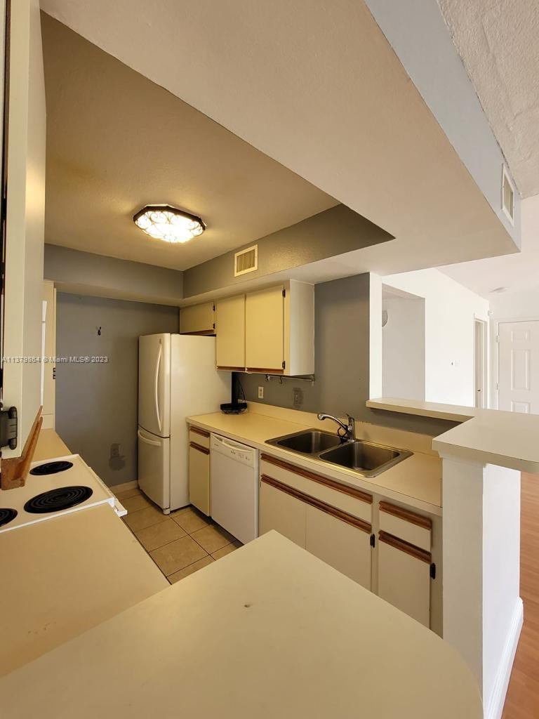 BISCAYNE BEACH CLUB CONDO - Residential Lease
