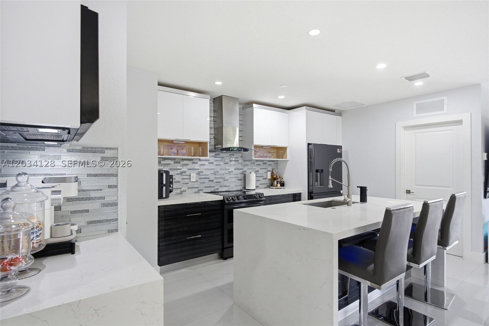 BAY GARDENS - Residential