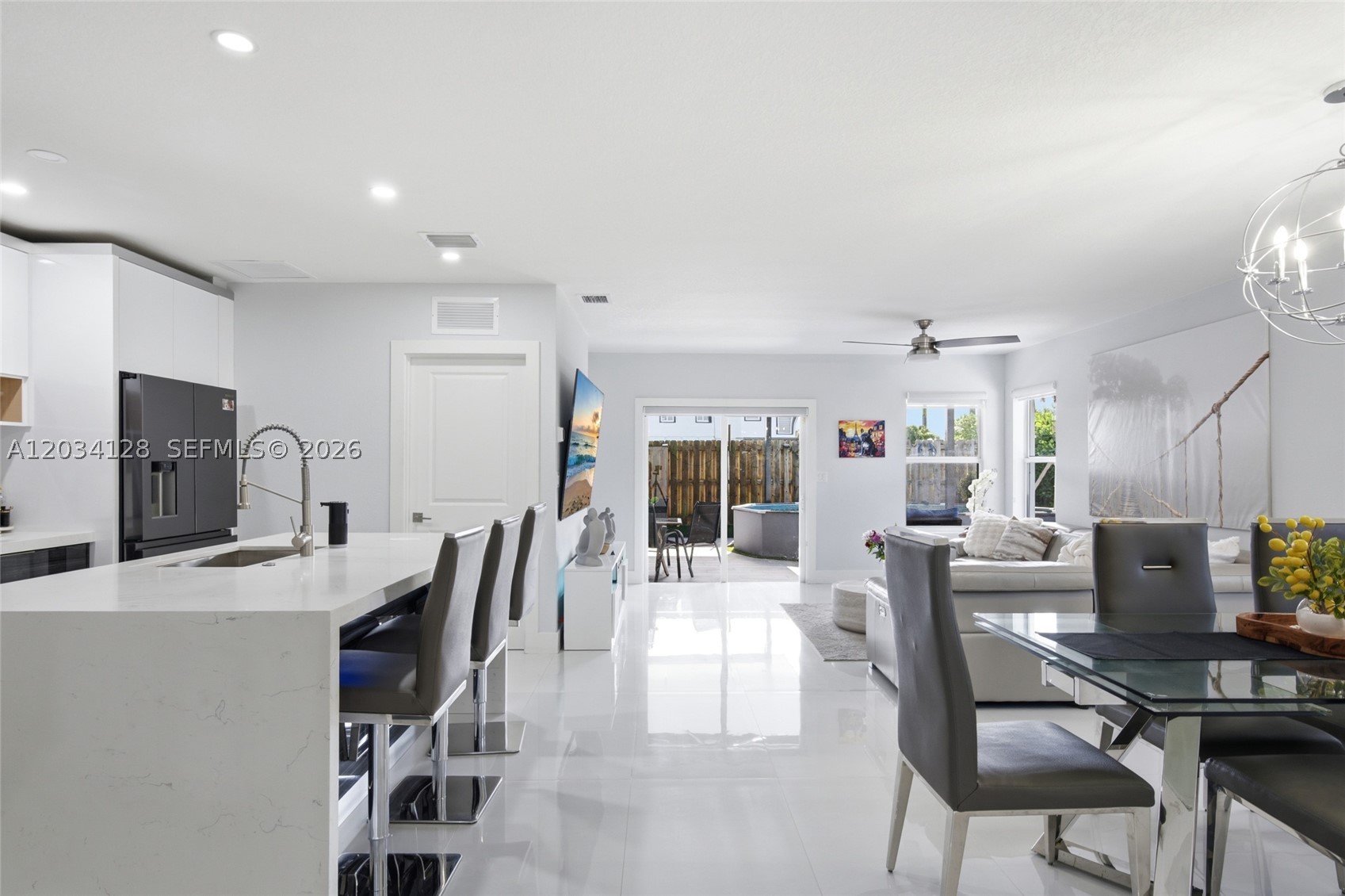 BAY GARDENS - Residential