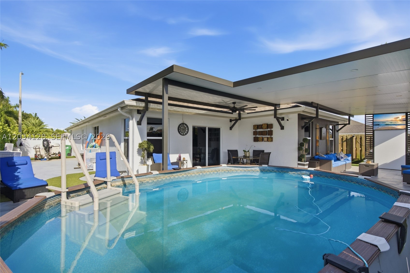 BAY GARDENS - Residential