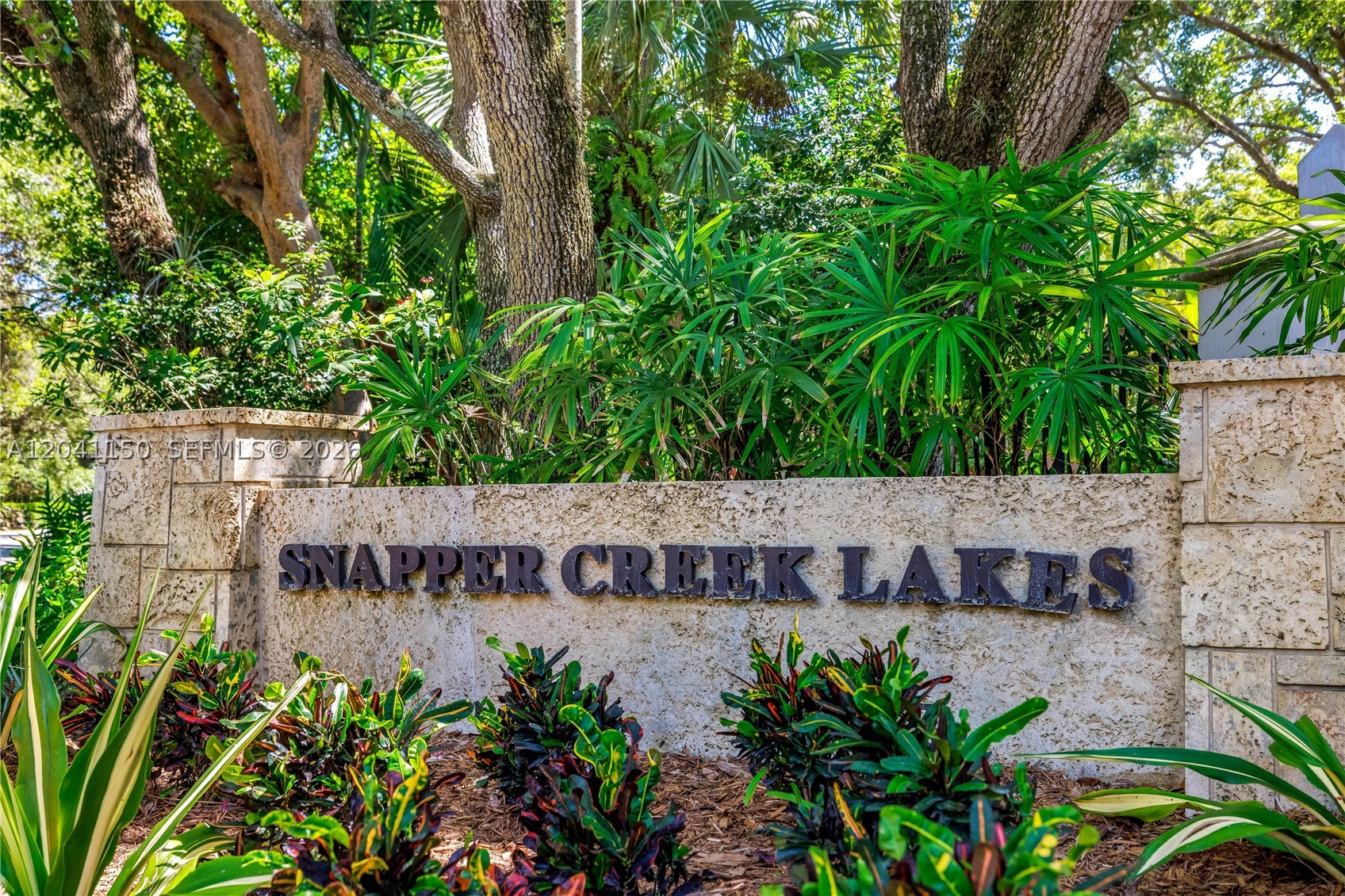 SNAPPER CREEK LAKES SUB - Land