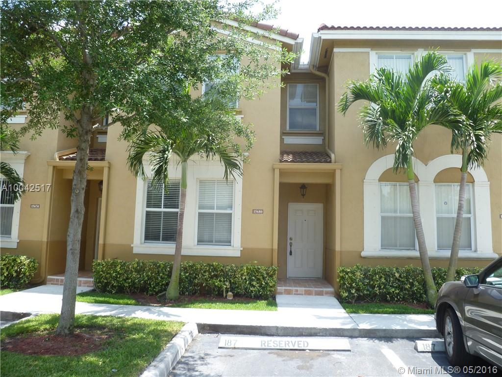 Villas at Nautica 3/2 unit. all new tile floors downstairs, all new S/S kitchen appliances.  Freshly painted interior. ready for immediate occupancy, association approval 2-4 weeks. guard gated community, requires real estate license for showing access.