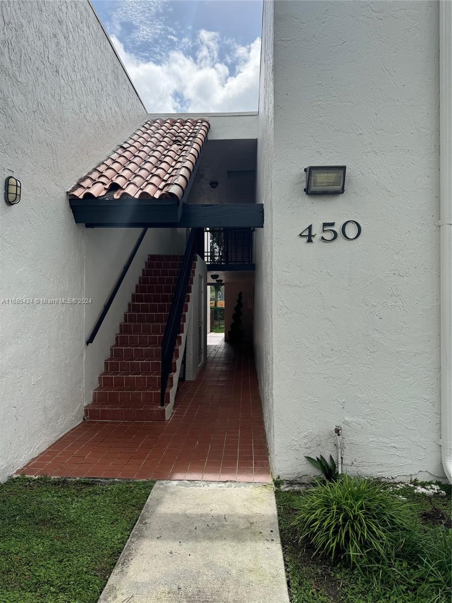 WEST LAKE VILLAGE II COND - Residential Lease