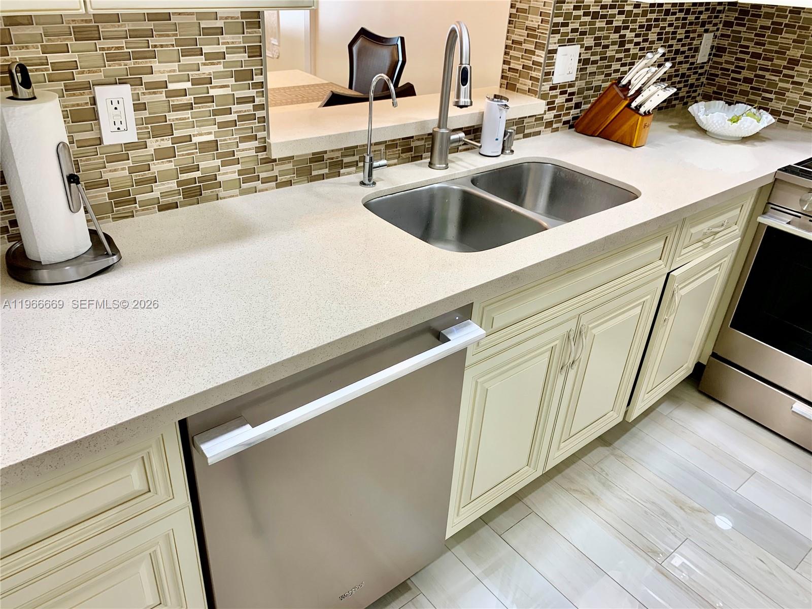 MEADOWBROOK TOWERS CONDO - Residential