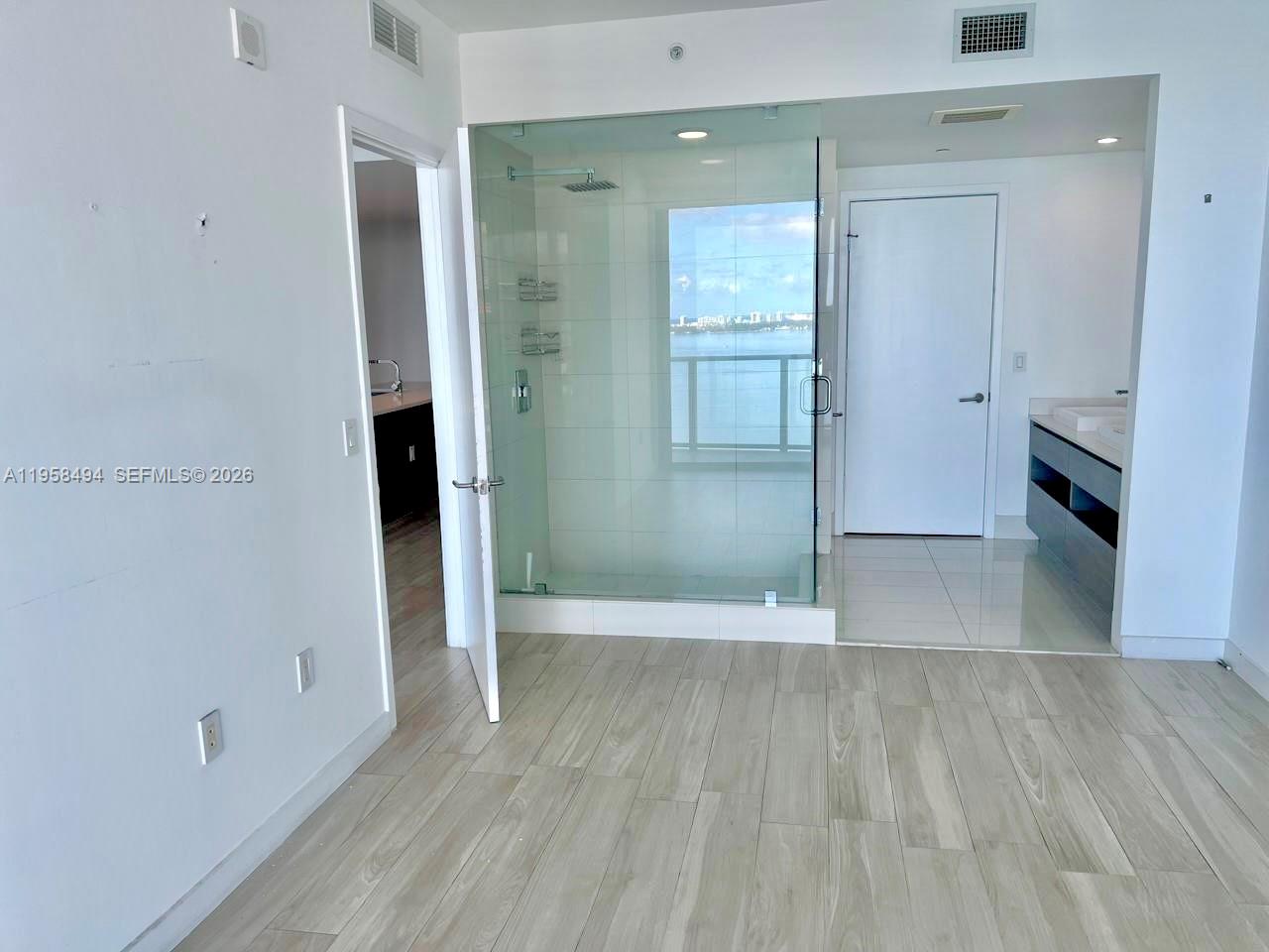ICON BAY CONDO - Residential